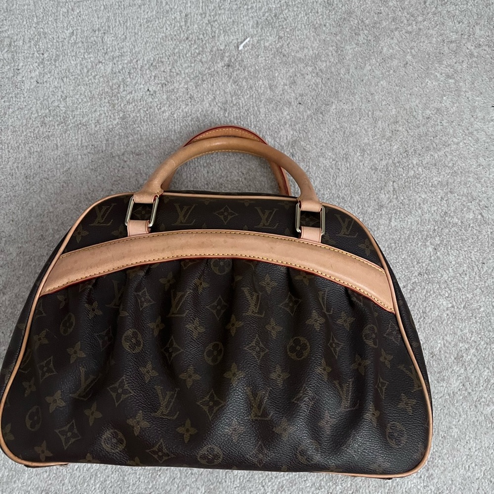 Louis Vuitton hand bag original.